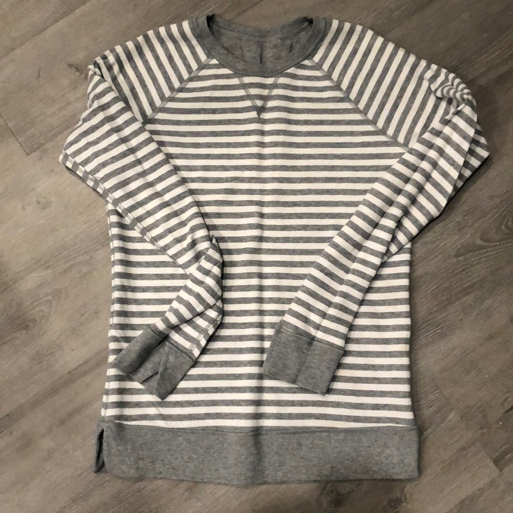 Lululemon Reversible Crew Neck Shirt. Size 4.
